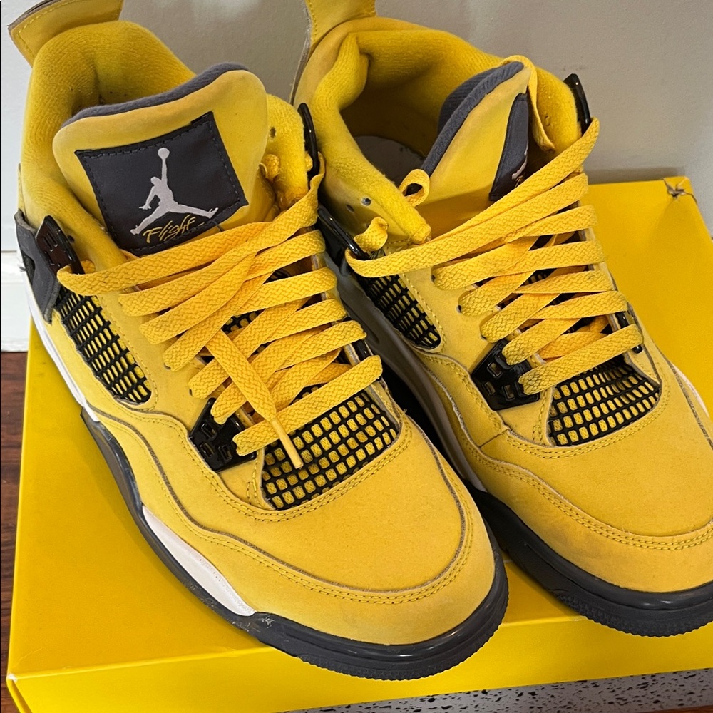 Jordan 4 Lightning Size 7